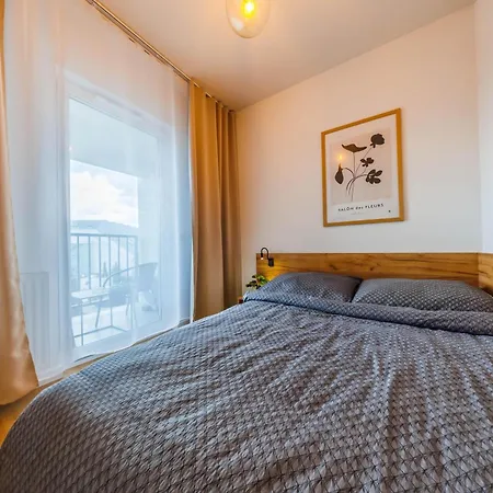 Aurora Premium Apartment- Centre, Ac, Free Parking By Staynest